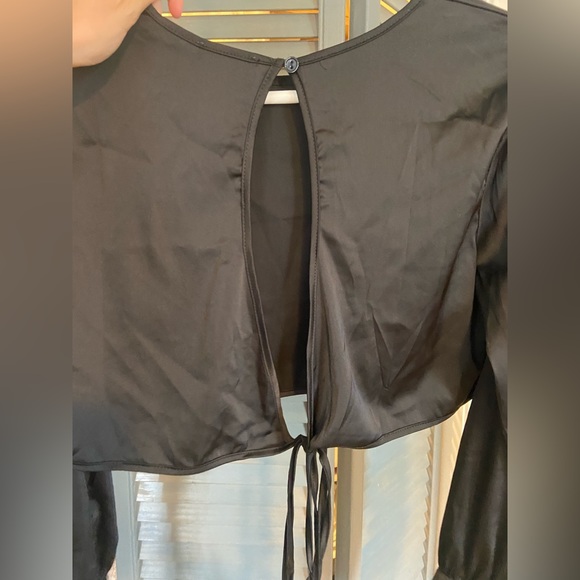 Long sleeve open back satin top - Picture 5 of 5